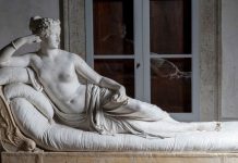 Tourist Damages Canova Sculpture While Taking a Selfie