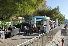 Triestini head out as authorities urge people to stay at home